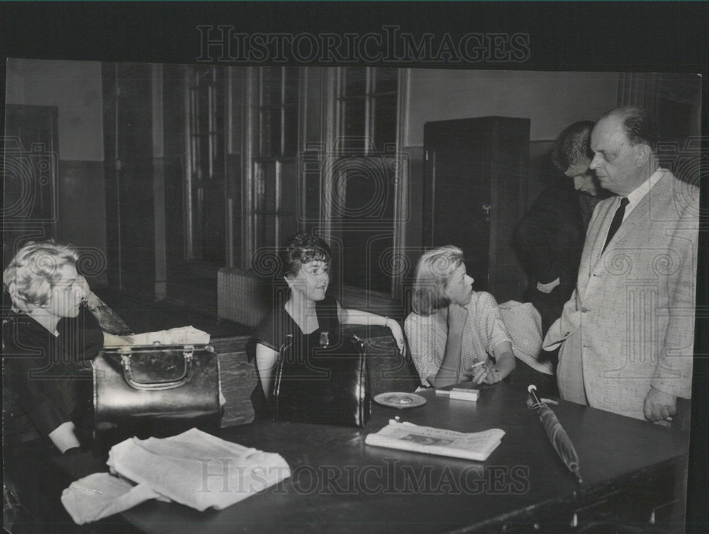 1959 Press Photo Marcella Haney, Mrs. Pat Stevens, Mrs. S.K. Sweaney and Earl Mu - Historic Images