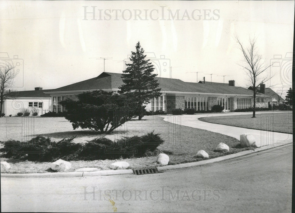 1954 Press Photo Earl William &quot;Madman&quot; Muntz American Businessman Residence - Historic Images