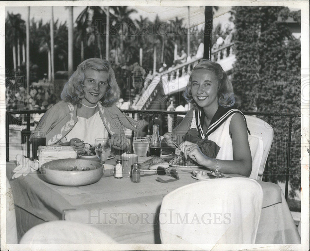 1953 Press Photo Mary Jane McGrath Faith Stevens Hialeah Race Track - Historic Images