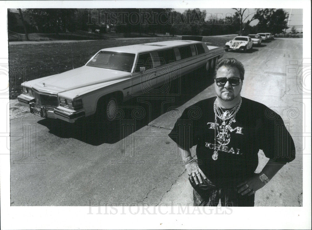 1995 Press Photo Robert &quot;Limo Bob&quot; Strauser can&#39;t get to his Flest - Historic Images