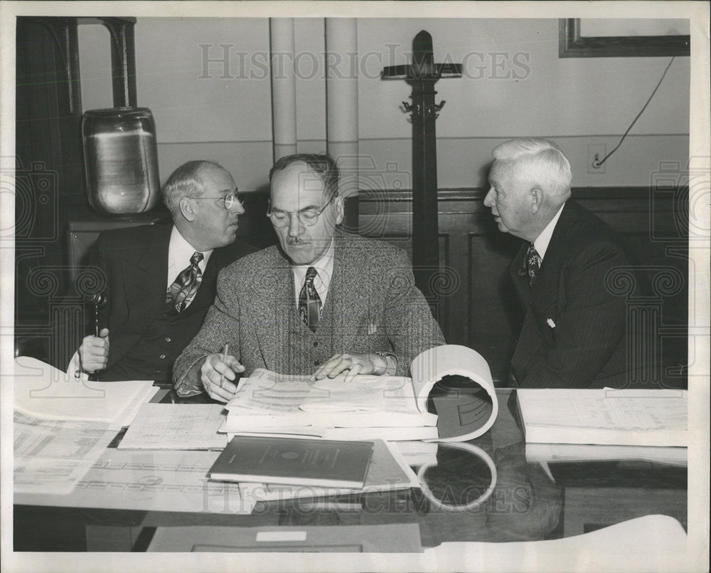 1951 Press Photo Mayor Martin H. Kennelly Alderman Clarence Wagner - Historic Images