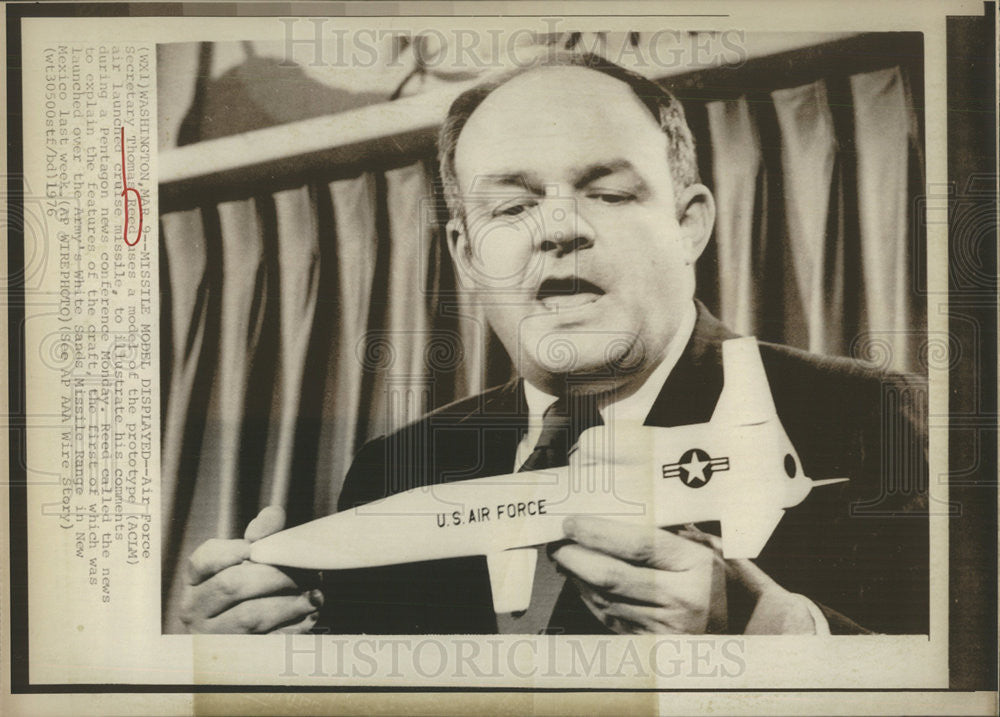 1976 Press Photo Thomas Reed United States Air Force Secretary - Historic Images