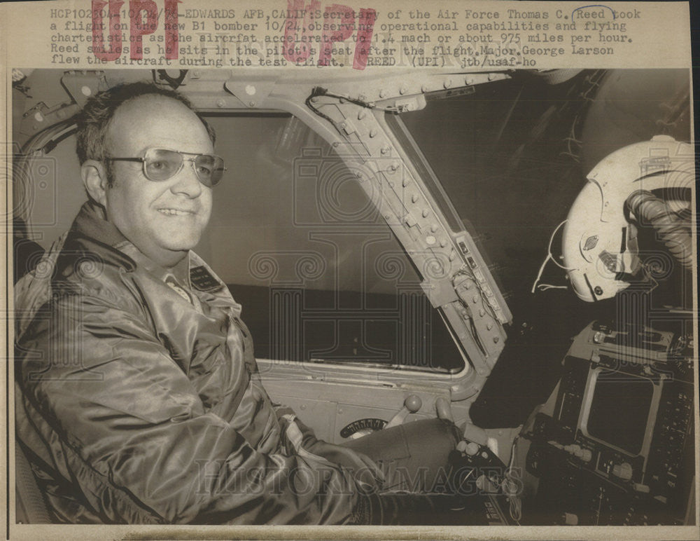 1975 Press Photo Secretary Air Force Thomas C. Reed B-1 Bomber - Historic Images