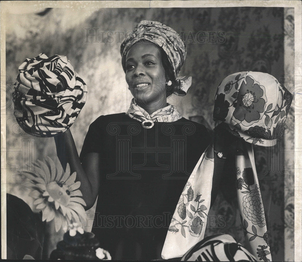 1969 Press Photo Mildred Reed Chicago Milliner Hat Maker - Historic Images