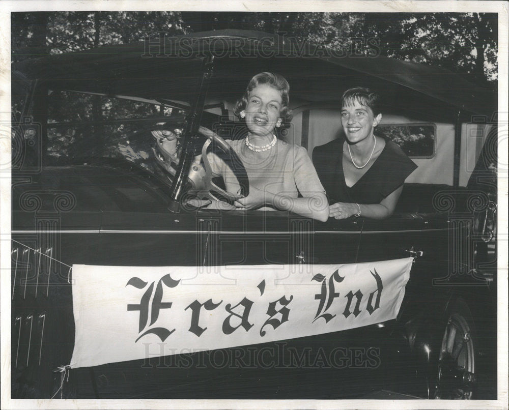 1959 Press Photo Mrs Eugene Murphy Mrs Harve Ferrill arrive &quot;Era&#39;s End&quot; Party - Historic Images