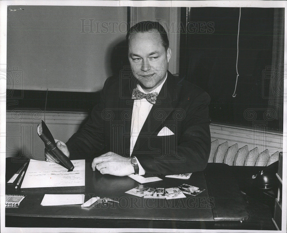 1955 Press Photo Reverend Gene McGee Chicago Illinois Pastor - Historic Images