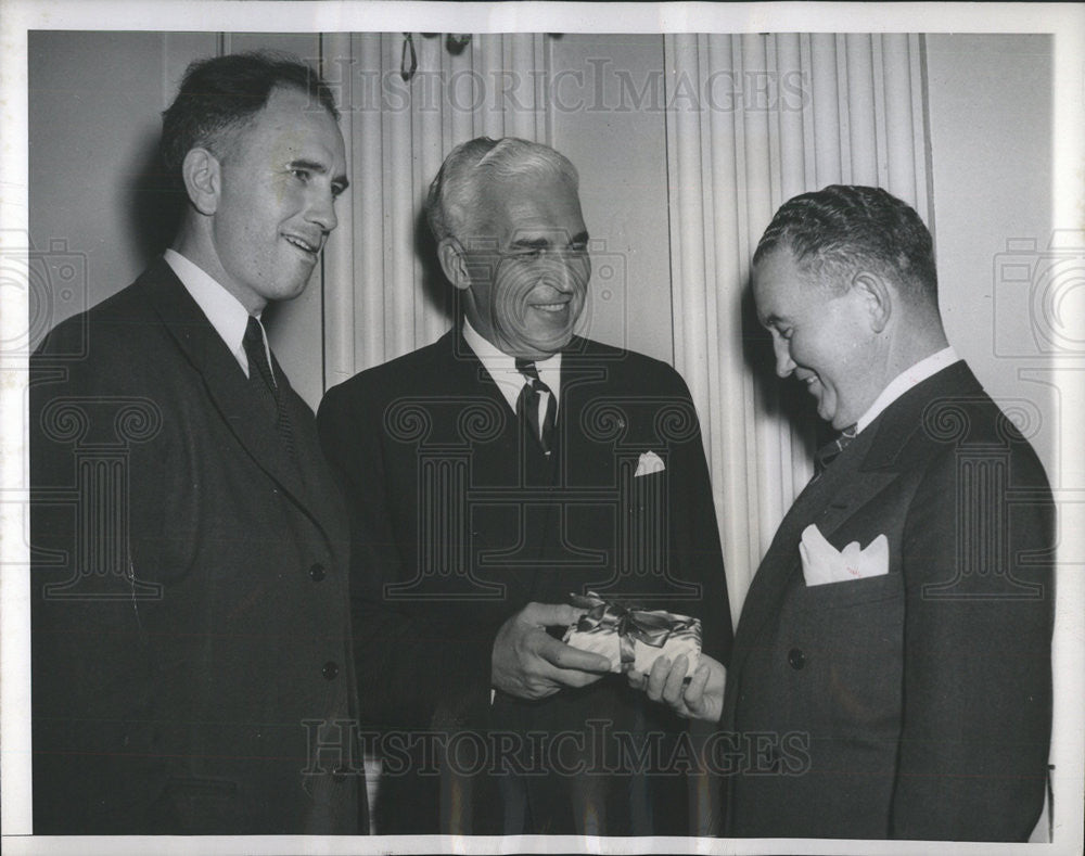 1945 Press Photo Paul McNutt Head of the War Manpower Commission - Historic Images