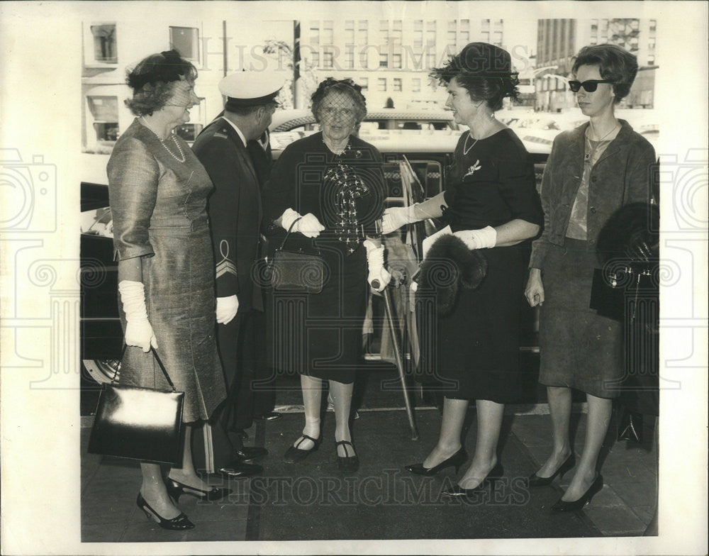 1963 Press Photo Donald McPherson St. Luke Fashion Show Medinah Temple Arthur - Historic Images