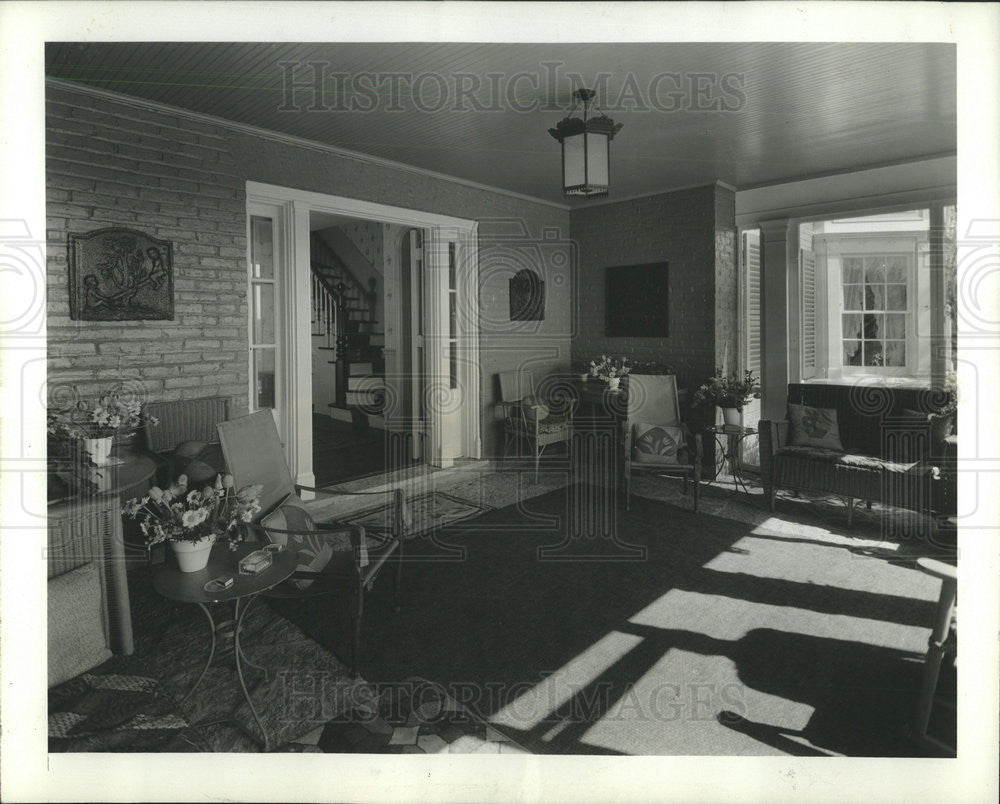 1936 Press Photo Decorative plaques porch pink-brick wall Apple green furniture - Historic Images