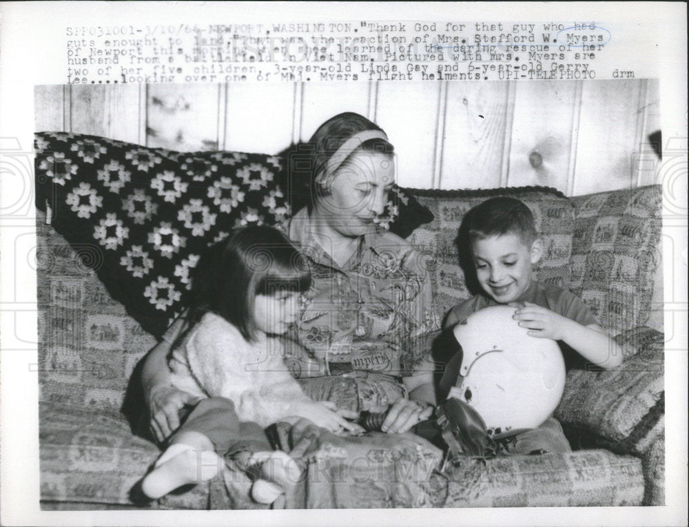 1966 Press Photo Stafford W. Myers United States Air Force Pilot &amp; Family - Historic Images