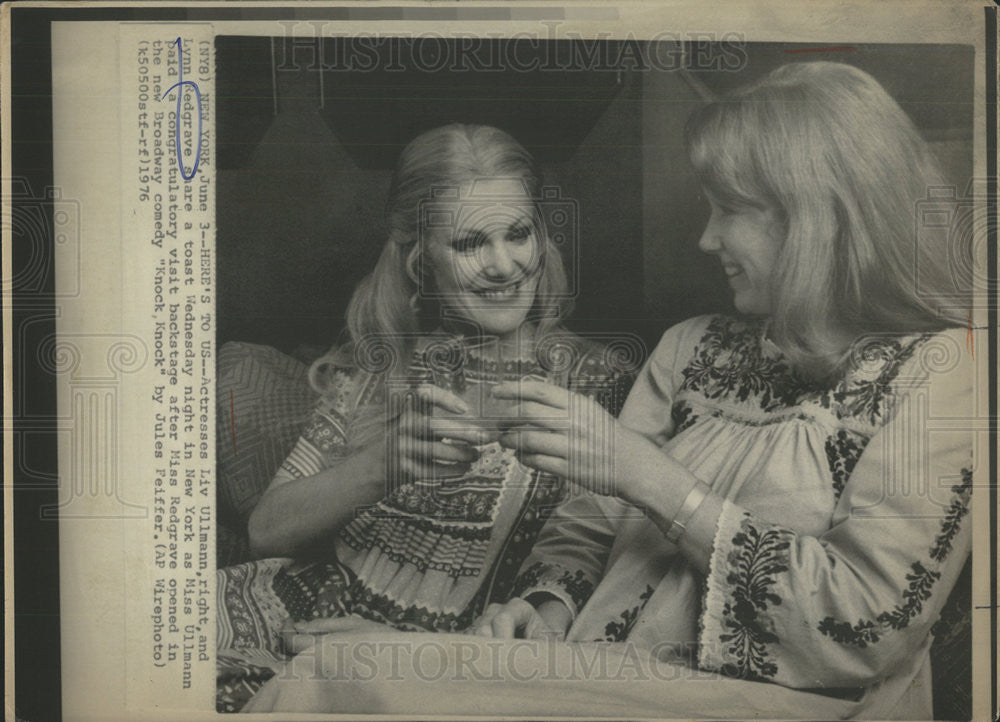 1976 Press Photo Liv Ullmann Lynn Redgrave Broadway Comedy Knock Knock - Historic Images