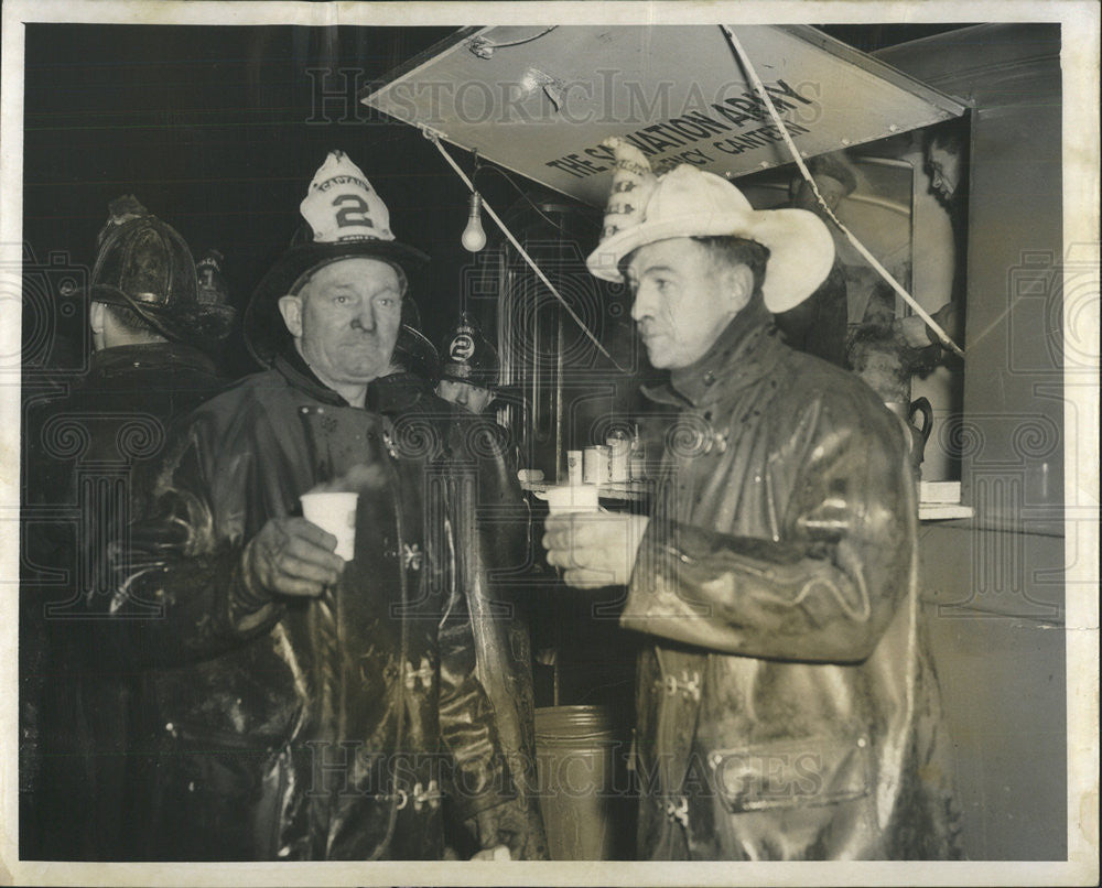 1953 Press Photo CAPT. GEORGE REESE CHIEF. WALTER CORRIGAN - Historic Images