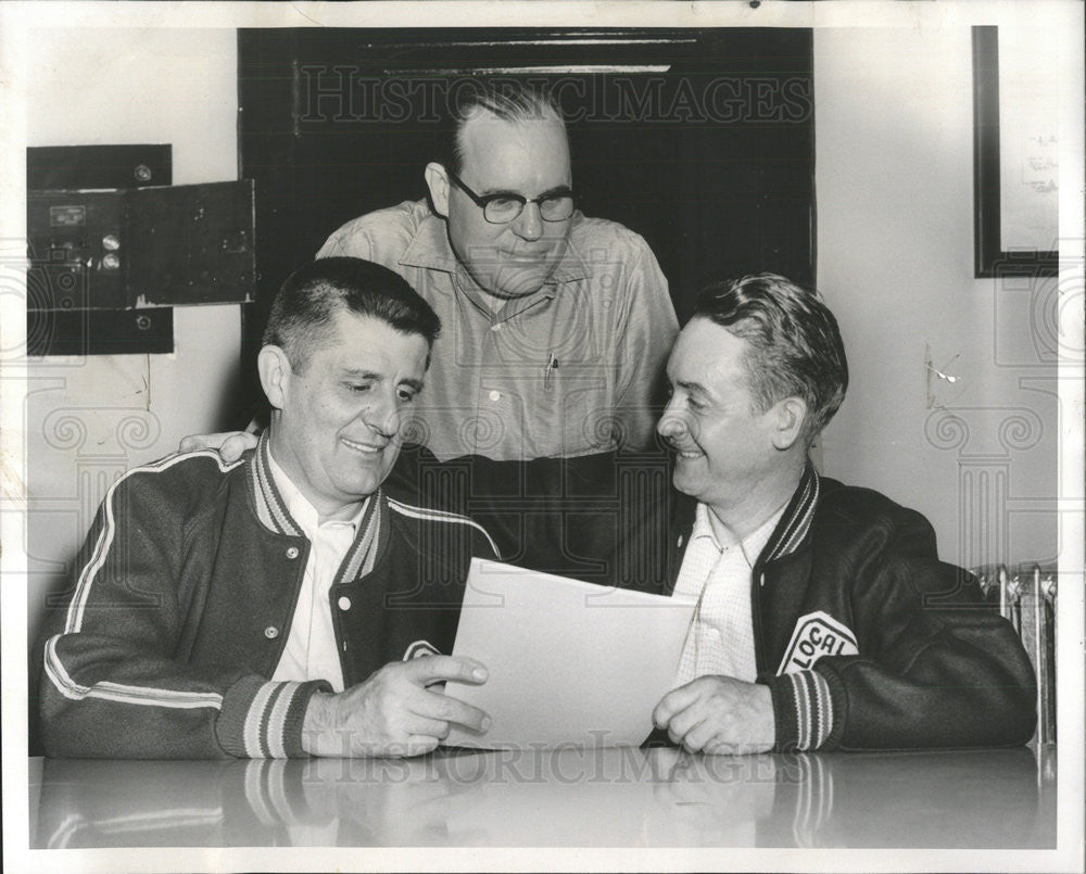 1958 Press Photo Youngstown Sheet &amp; Tube Co. ready to resume work after strike. - Historic Images