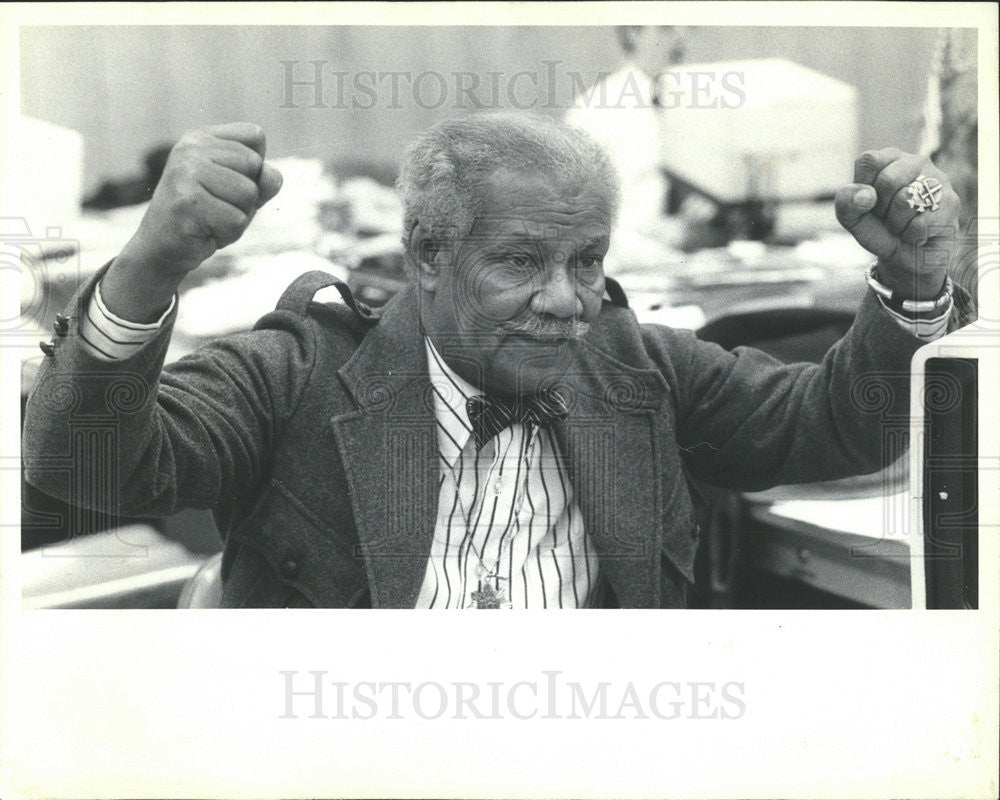 1982 Press Photo Sidney Williams a Chicago Activist tells of his ancestors. - Historic Images