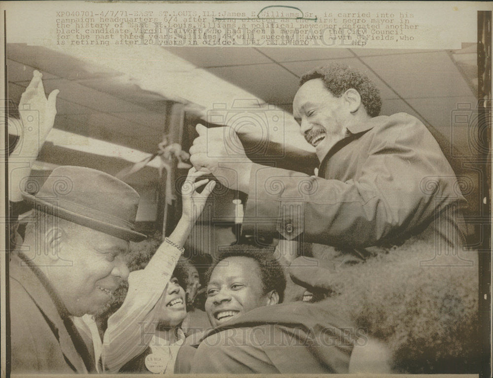 1971 Press Photo James E. Williams elected as first negro mayor of St.Louis. - Historic Images