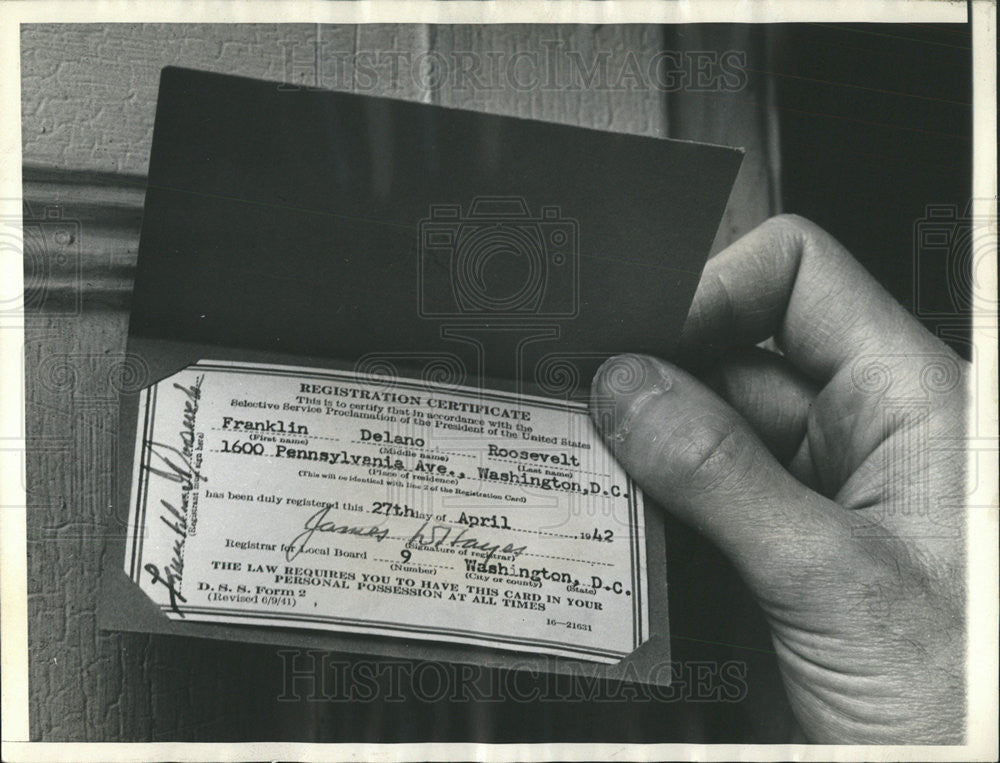 1942 Press Photo President Franklin Delano Roosevelt Draft Identification Card - Historic Images