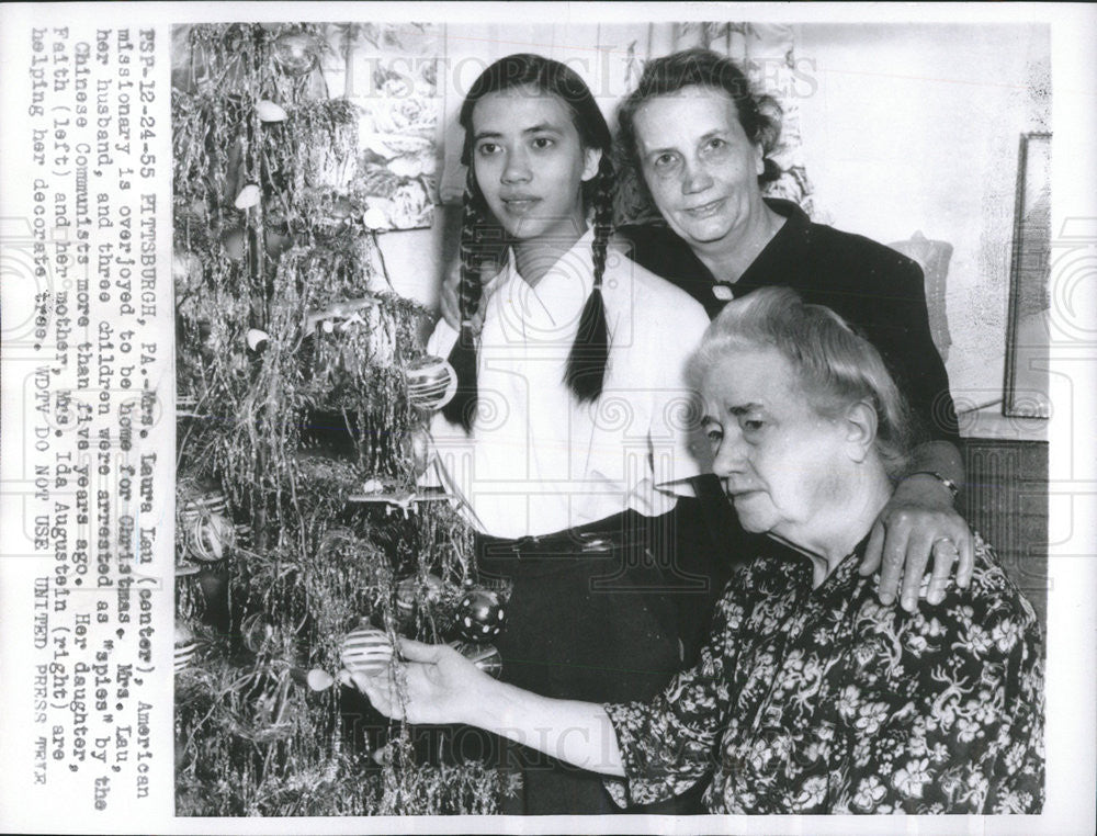 1955PressPhoto Mrs.Laura Lau American Missionary Happy To Be home for Christmas - Historic Images
