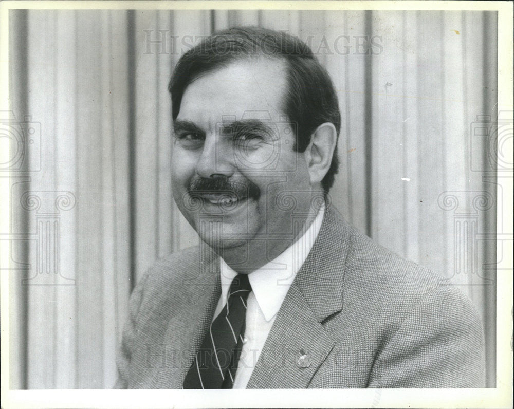 1985 Press Photo Ronald D Picur New City Comptroller - Historic Images