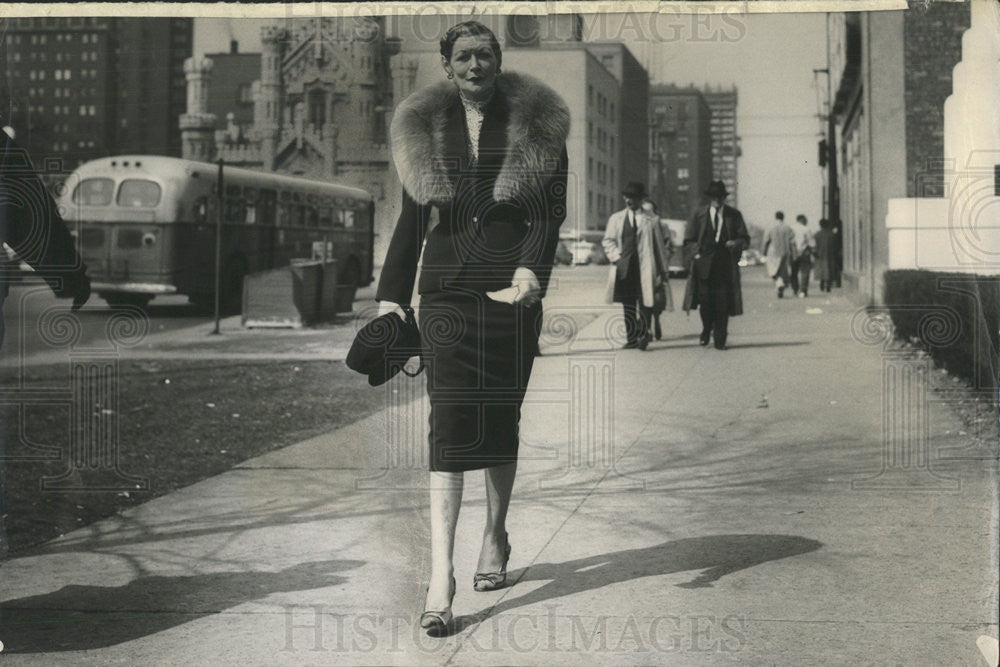 1954 Press Photo Judy Barden goes shopping in a &quot;wonderful city. - Historic Images