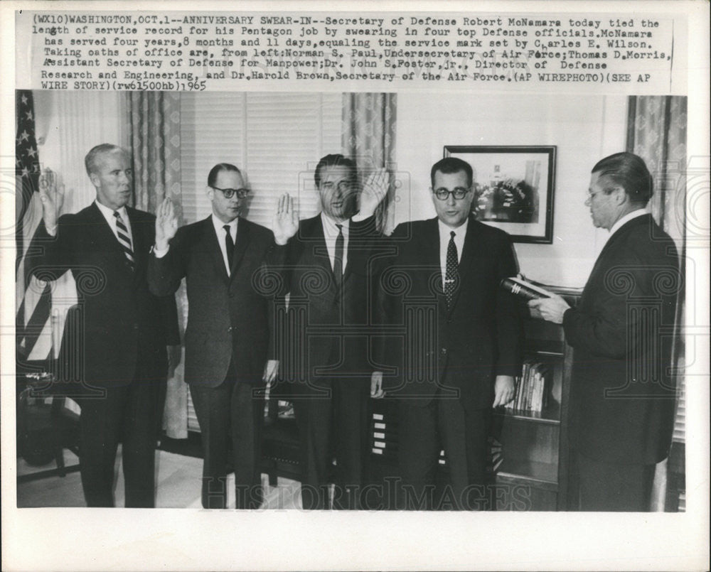 1965 Press Photo Robert McNamara Defense Secretary - Historic Images