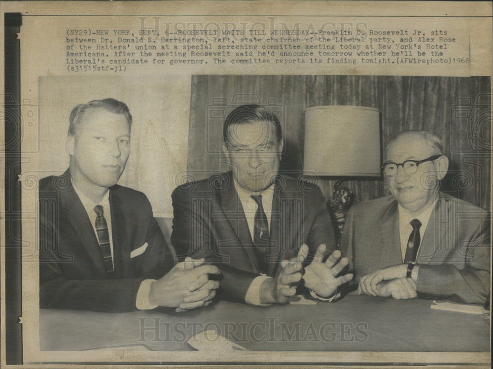 1966 Press Photo Roosevelt Jr Harrington Liberal Party Rose Hatters Union Meet - Historic Images