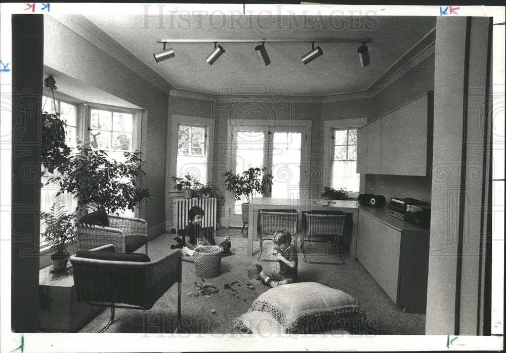 1978 Press Photo Michael Laucks dining room doubles playroom for two young sons - Historic Images