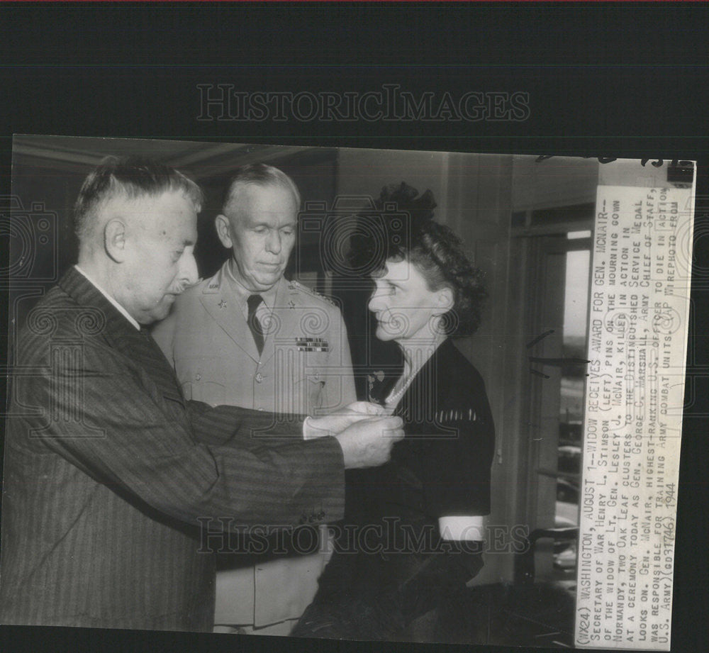 1944 Press Photo Secretary War Henry Stimson pin mourning widow Lt. Gen. McNair - Historic Images