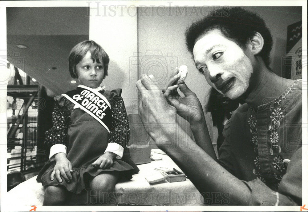 1977 Press Photo March Dimes Poster Child Denise Nankivell mime Marc Brutus - Historic Images