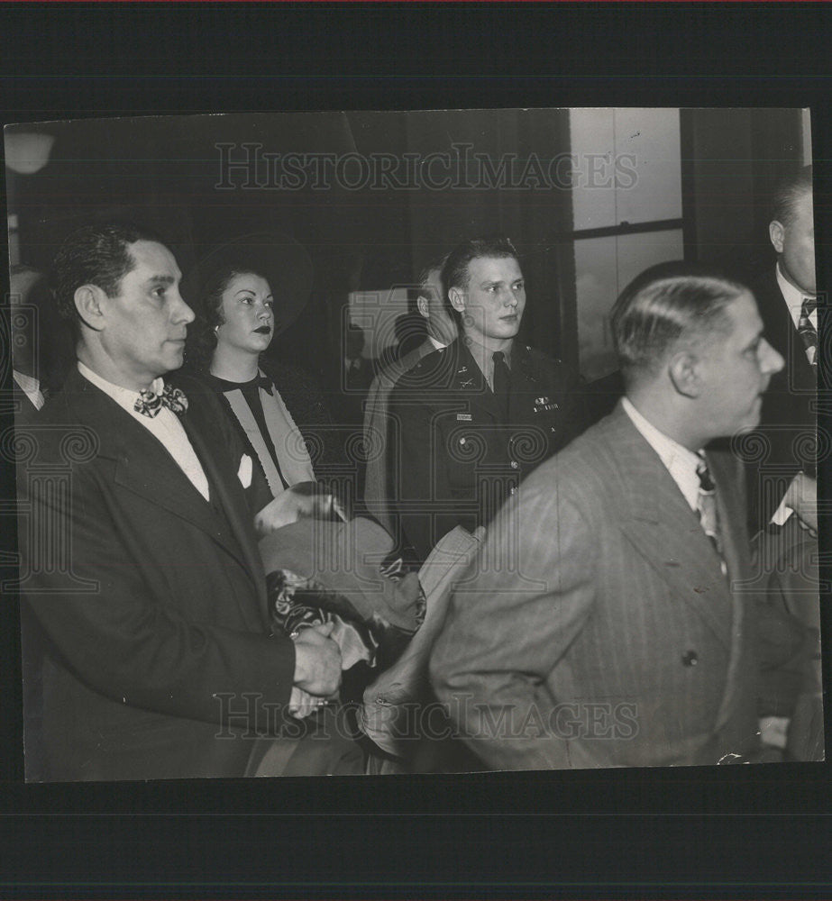 1945 Press Photo Bert Naster,Dorothy Harlan,Lt Glen Crwford,in court - Historic Images