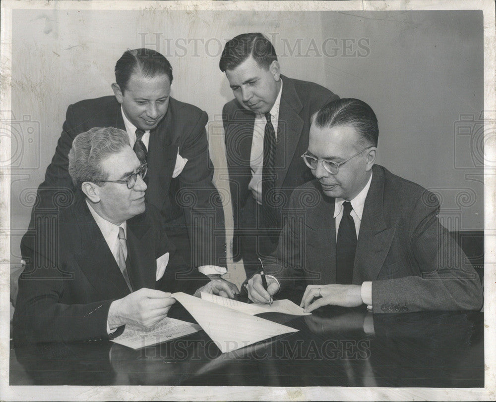 1952 Press Photo WILBUR C. MUNNECKE BUSINESS MANAGER - Historic Images