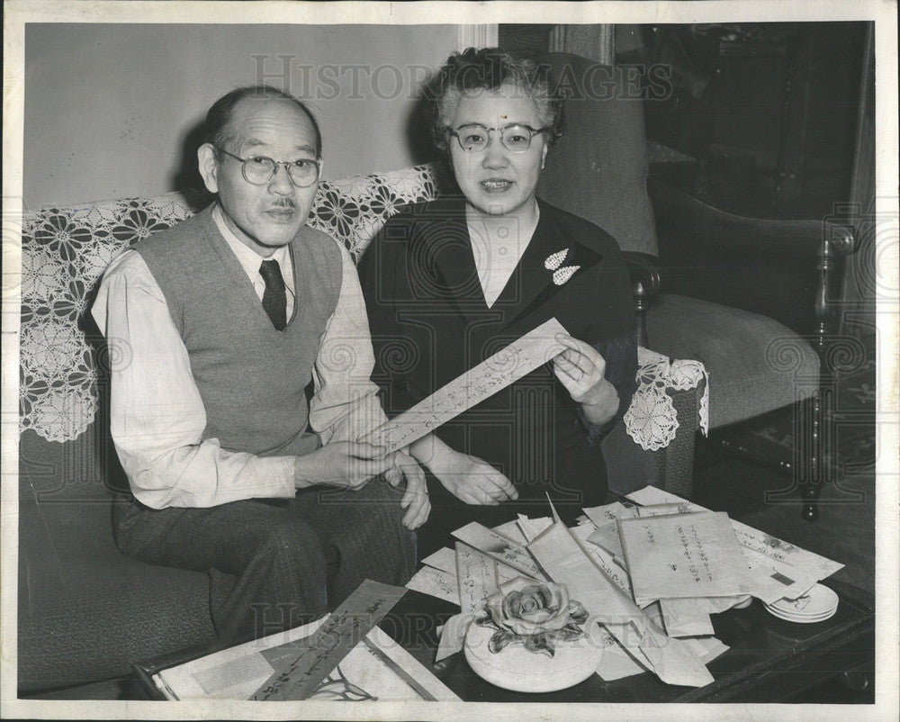 1955 Press Photo Mrs. Tomiko Matsumoto honors Japanese emperor poetry contest - Historic Images