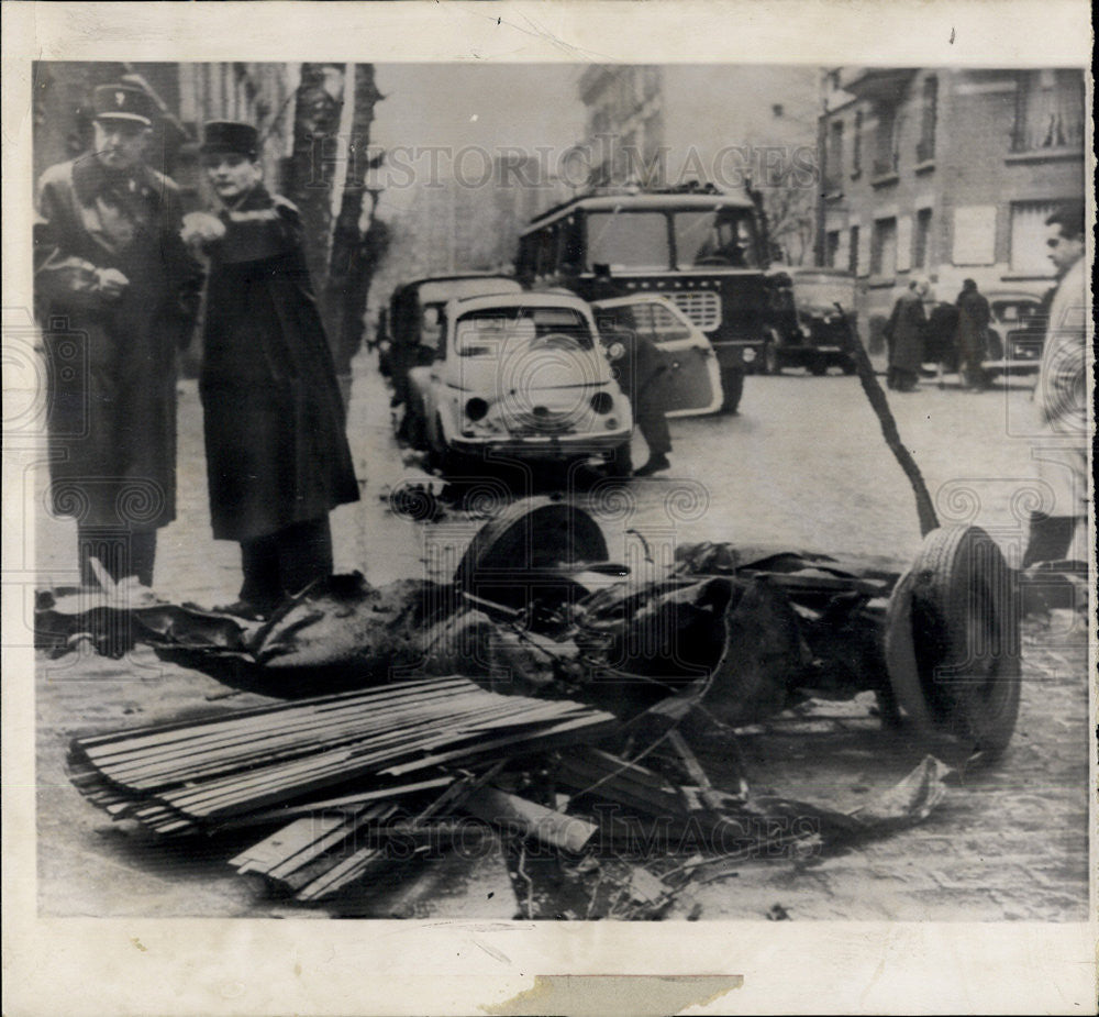 1962 Press Photo Truck Destroyed by Car Bomb in Suburb of Paris, France - Historic Images