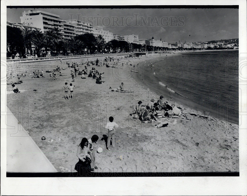 1976 Press Photo Sainte Marguerite Island Beach Mediterranean Sea Cannes, France - Historic Images