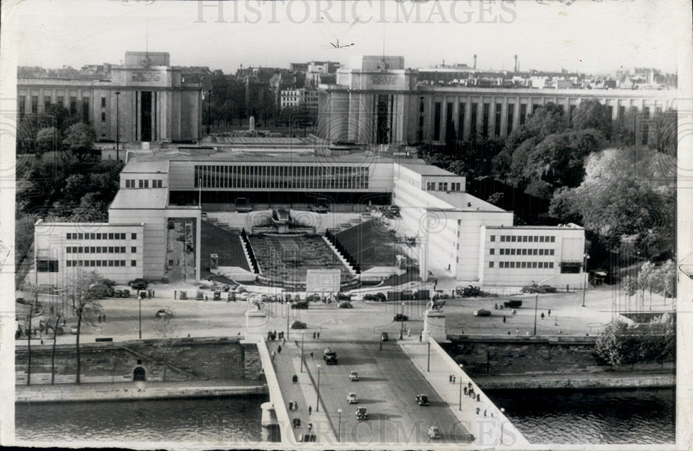 1951 Press Photo United Nations Buildings Fountain Basin of Palais de Chaillot - Historic Images