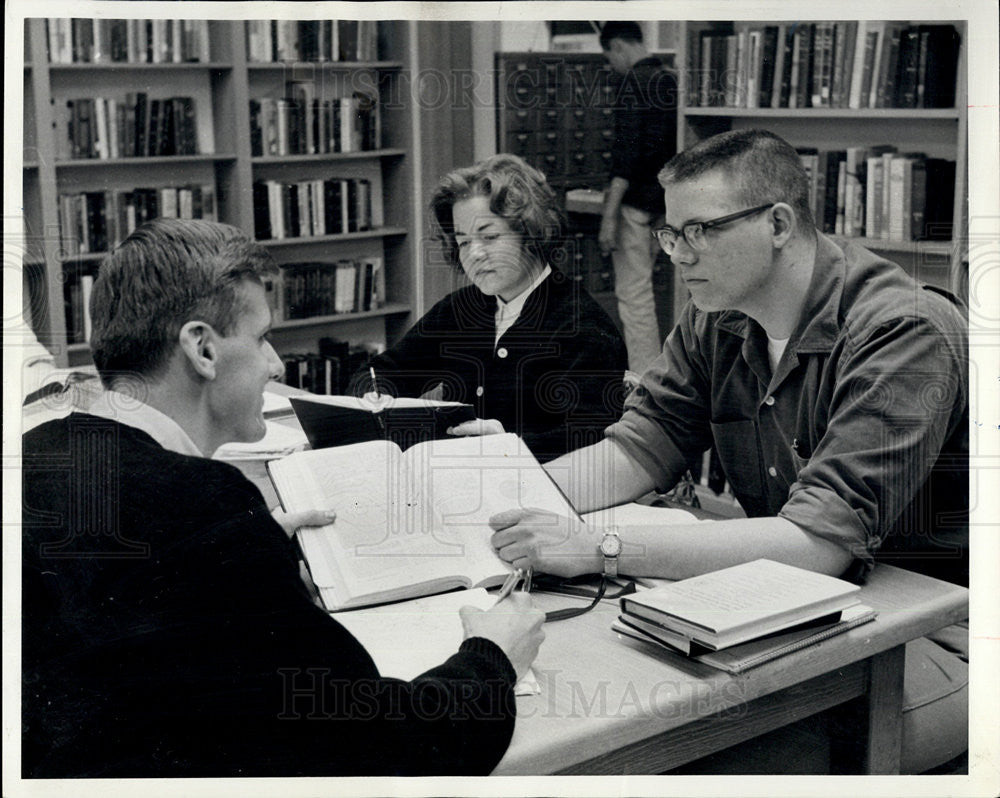 1964 Press Photo Paul Jacobs, Sue Yates, John Embrey College Students - Historic Images