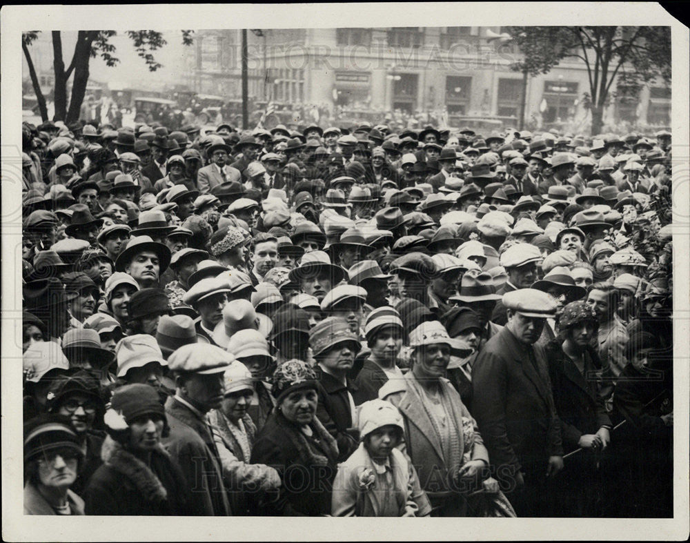 1928 Press Photo Crowd outdor Detroit City Hall. - Historic Images