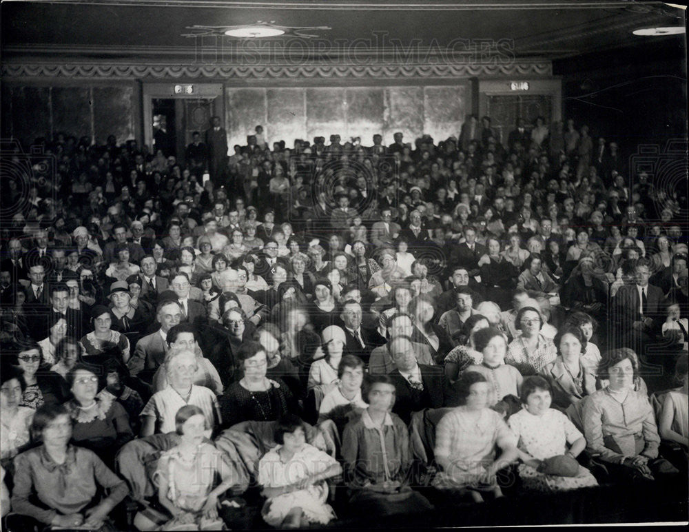 1928 Press Photo Crowd scene at Detroit Institute. Piano playing contest. - Historic Images