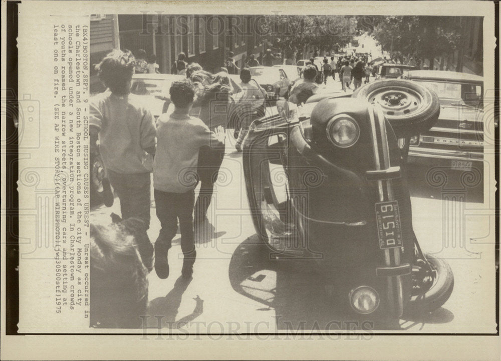 1975 Press Photo Unrest as schools open under intergration program - Historic Images