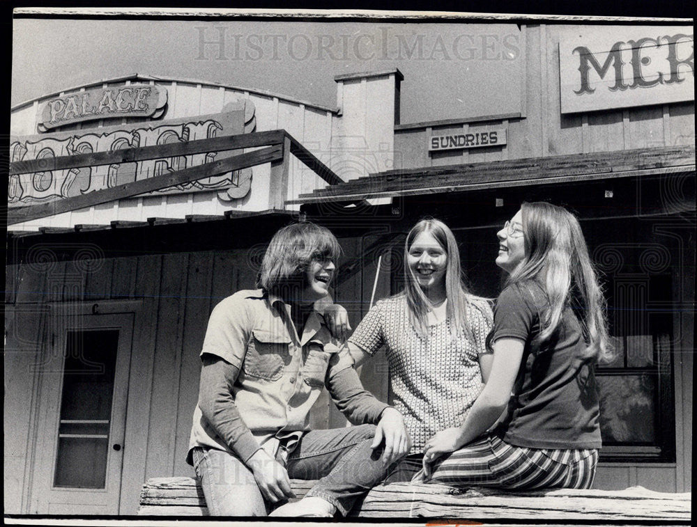 1973 Press Photo Saugatuck,Mich,place where young people like to meet - Historic Images