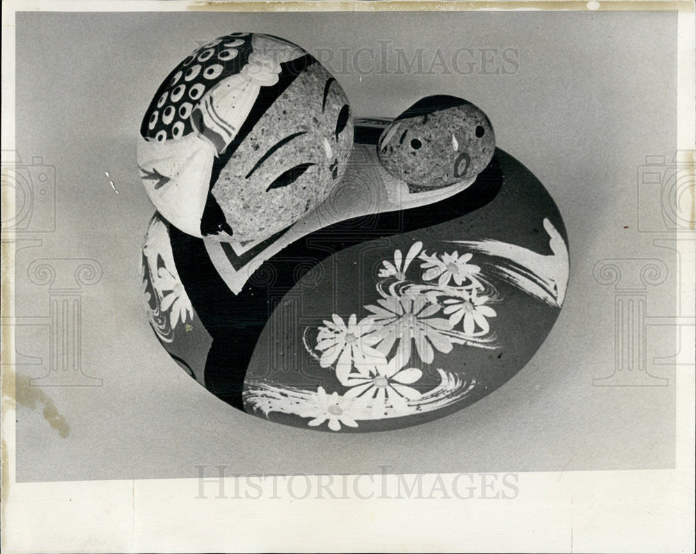 1967 Press Photo Mother and child of painted stones from Tottori, Japan - Historic Images