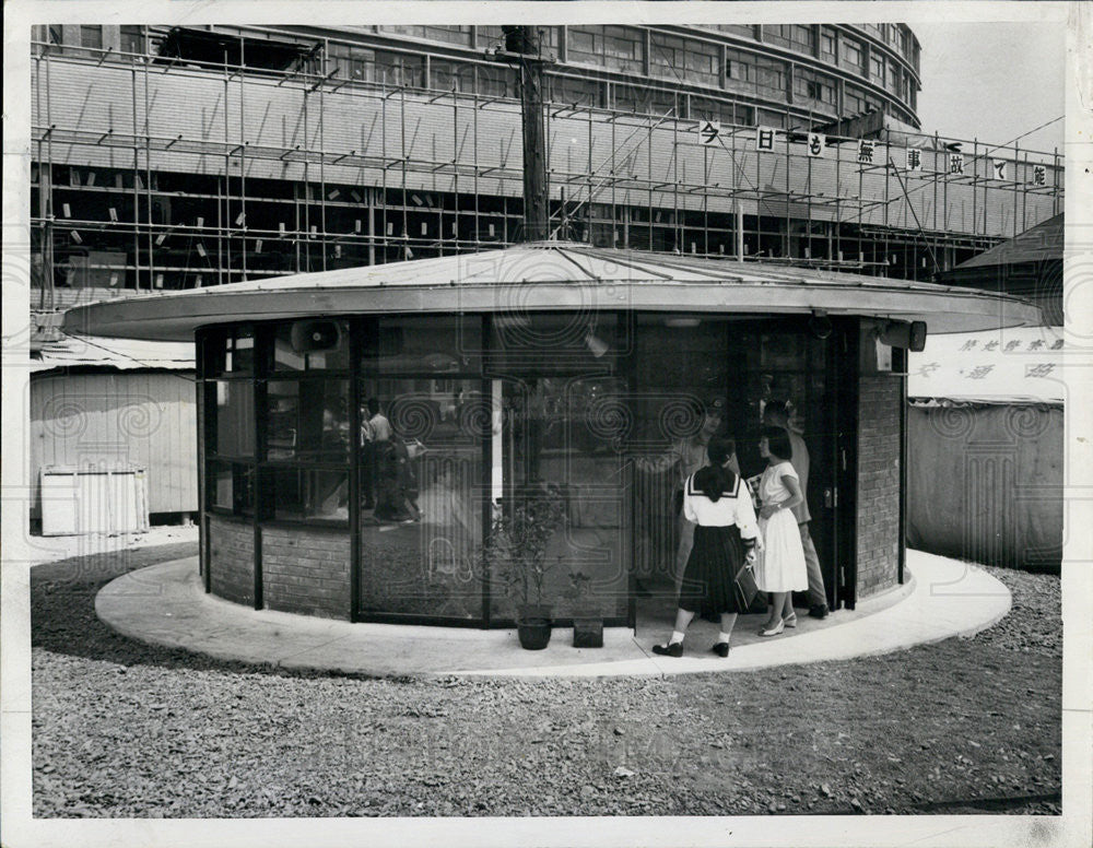 1958 Press Photo Japan Police Circular Glass Enclosed Structure in Tokyo. - Historic Images