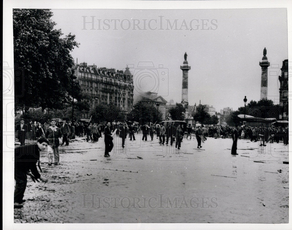 1953 Press Photo Communist-led demonstrators clash with police on Natl Square - Historic Images