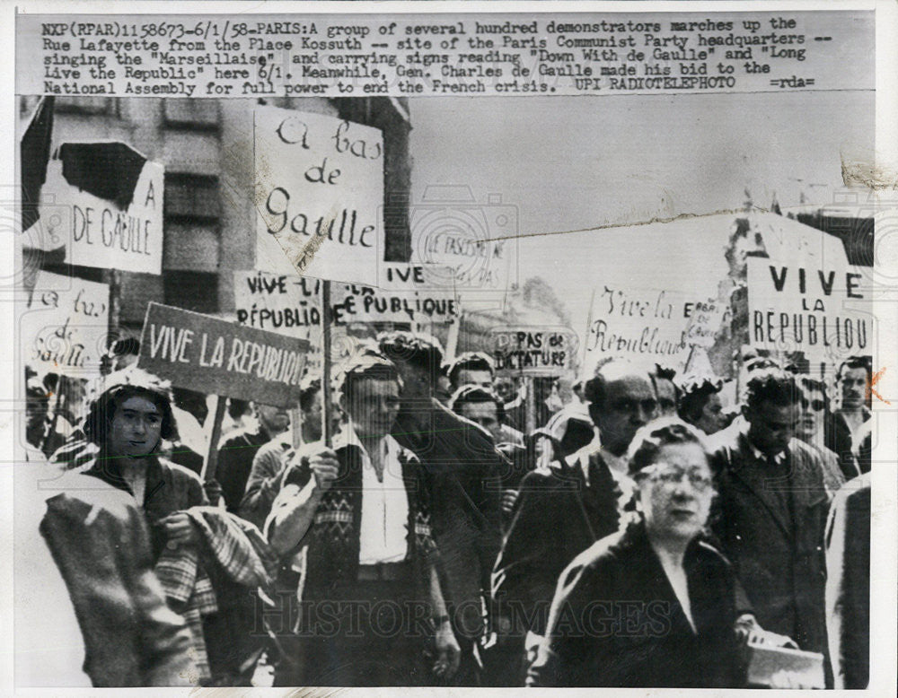 1960 Press Photo Communist demonstrators against De Gaulle - Historic Images