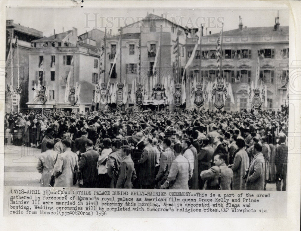1956 Press Photo Crowd at Monaco Palace Waits for Grace Kelly &amp; Prince  Rainier - Historic Images