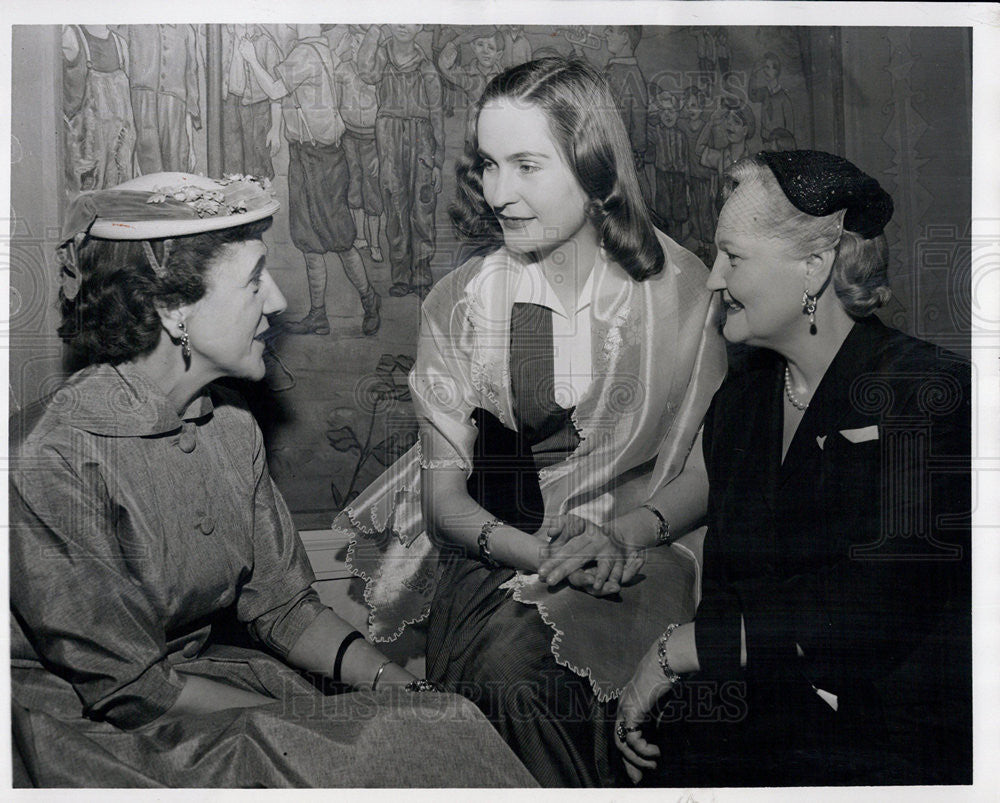 Press Photo Mrs John Kazanauskas and Elena Kuprevicius,violinist - Historic Images