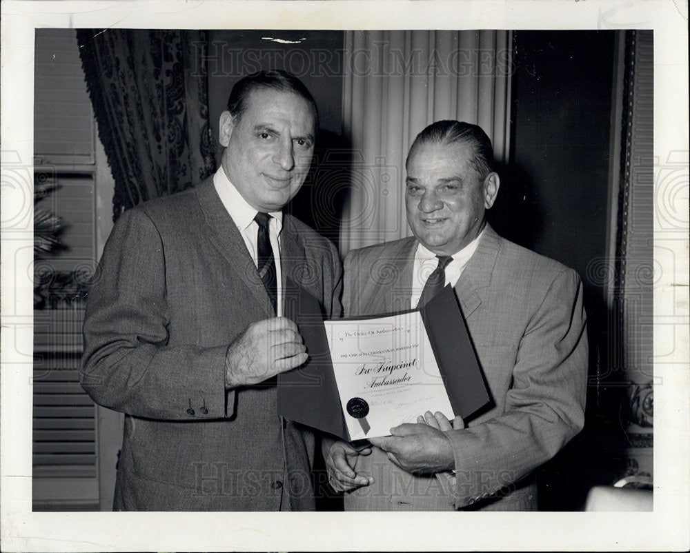 1961 Press Photo Irv Kupcinet Awarded &quot;Honorary Ambassador of Chicago&quot; - Historic Images