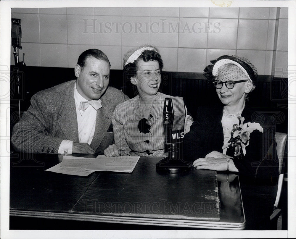 1952 Press Photo Kupcinet with HHis Mother Olga Kupcinet & Martha Crane - Historic Images