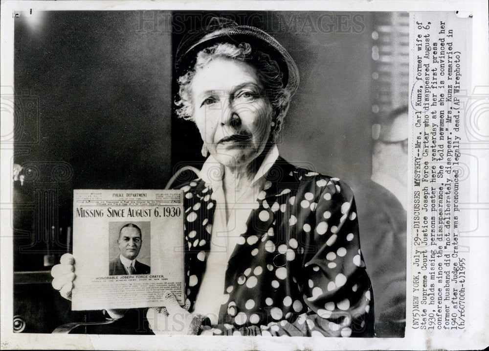 1955 Press Photo Mrs Carl Kunz Holds Missing Persons Poster Of Former Husband - Historic Images