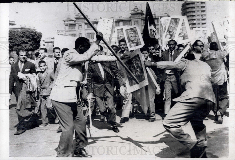 1961 Press Photo 2 Africans incite crowd in Cairo demonstrating Premiers death - Historic Images