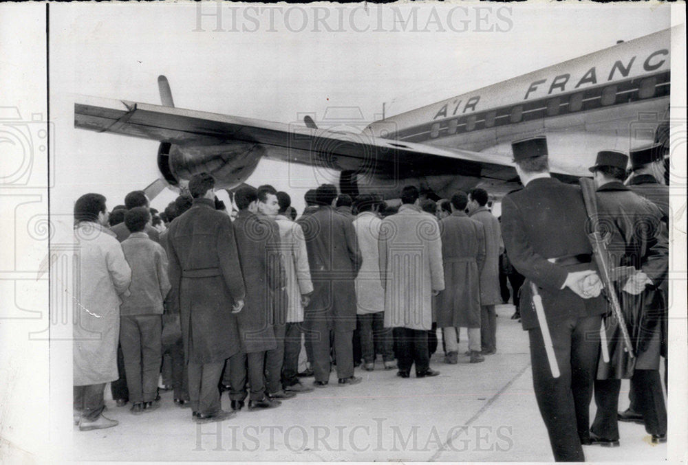 1961 Press Photo Algerian Moslems Taken Aboard Flight From France To Algeria - Historic Images